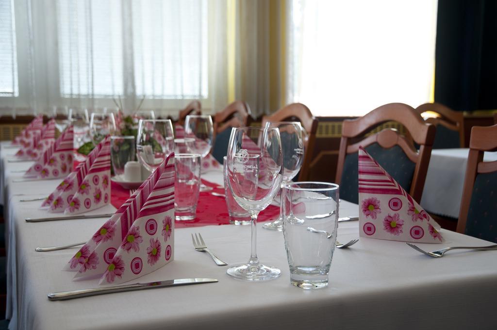 Hotel Slunce Havlíčkův Brod Extérieur photo