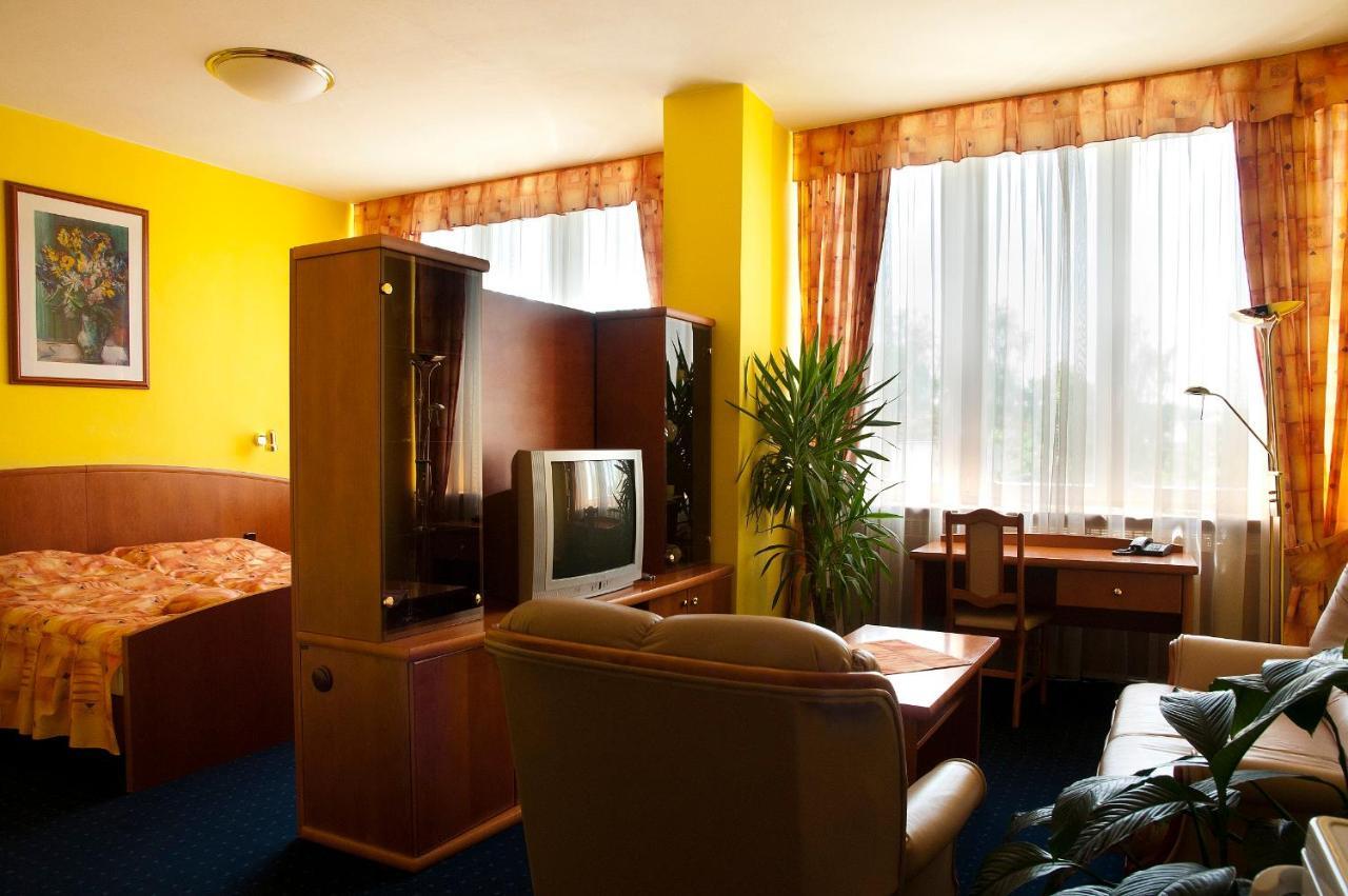 Hotel Slunce Havlíčkův Brod Extérieur photo